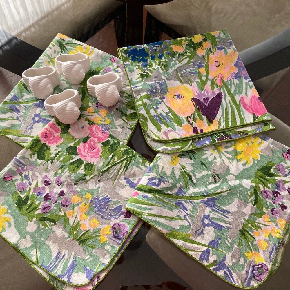 Bundle of 4 Floral Fabric Napkins & Four Ceramic Sea Shell Napkin Rings